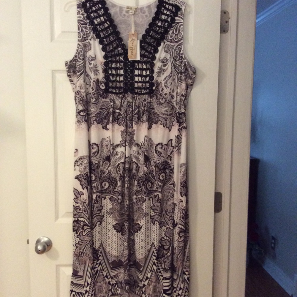 Black & white maxi dress